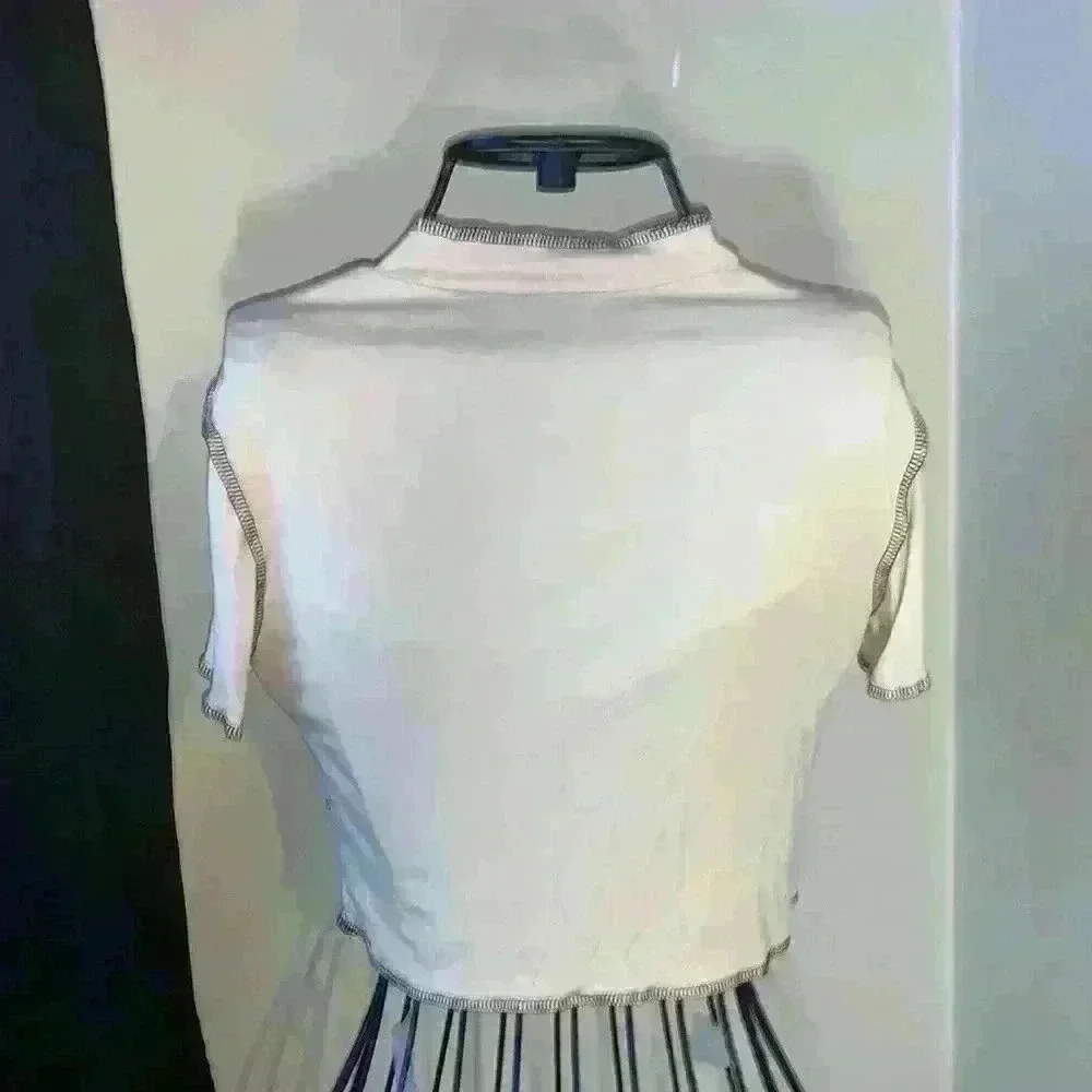 Contrast stitch grid print cropped tee